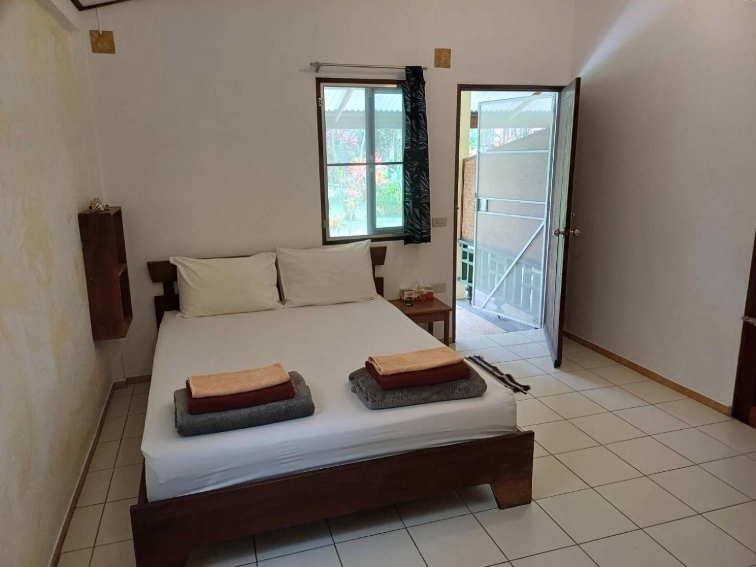 Lake View Bungalows Khao Lak Bagian luar foto