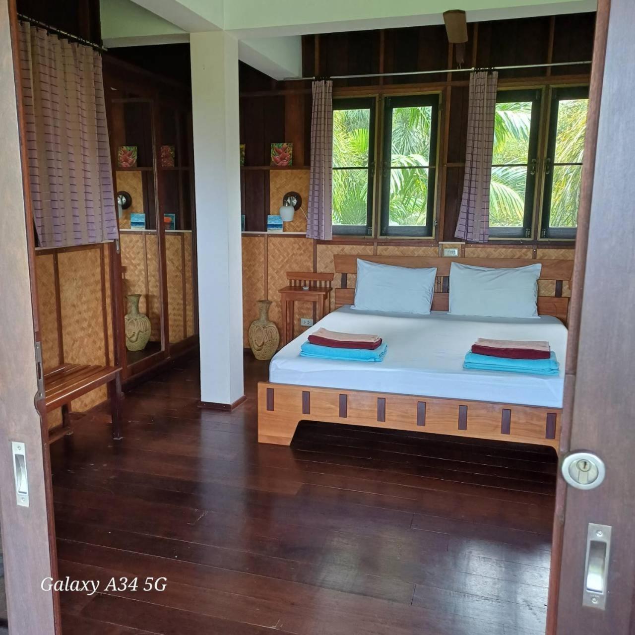 Lake View Bungalows Khao Lak Bagian luar foto